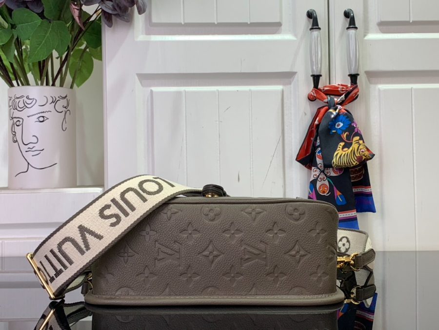 루이비통 다이앤 M15049 24159cm 라이트 브라운5.jpg