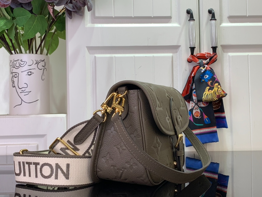 루이비통 다이앤 M15049 24159cm 라이트 브라운4.jpg