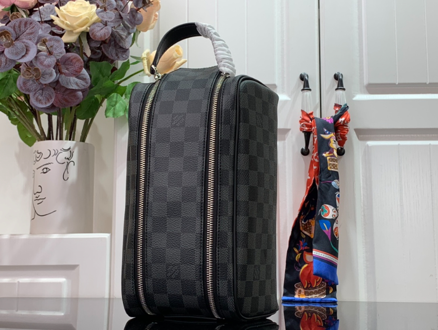 루이비통 돕 키트 다미에 M44494 281516.5cm 블랙3.jpg