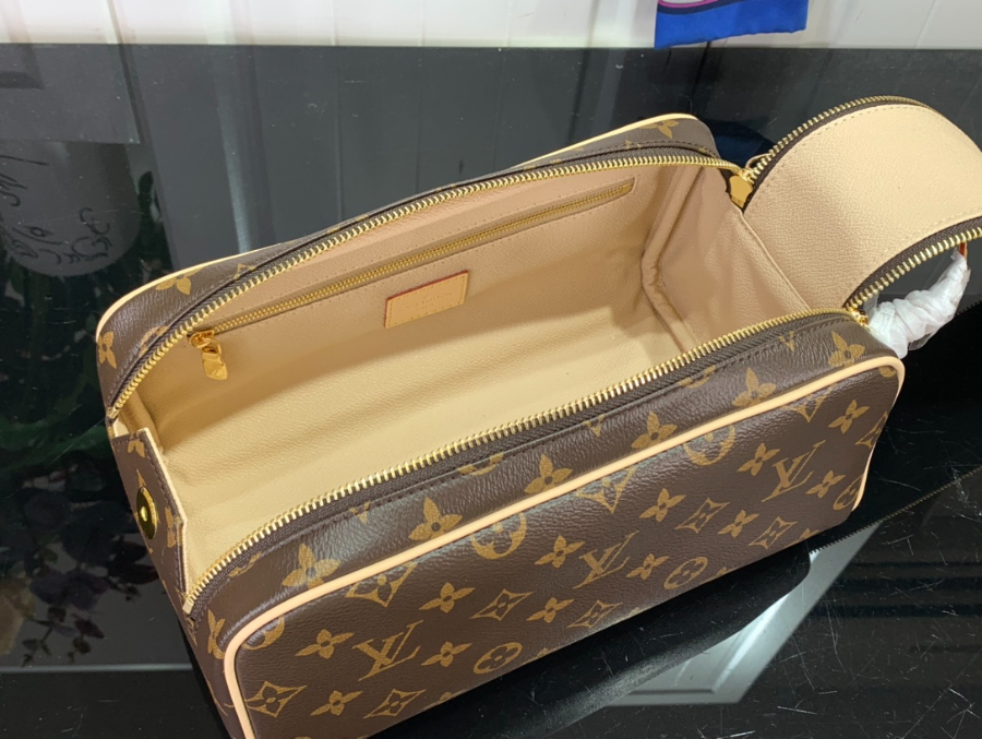 루이비통 돕 키트 토일렛 파우치 모노그램 281516.5cm M44494 브라운3.jpg