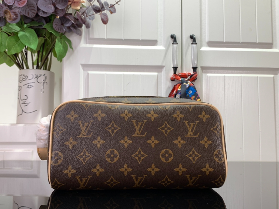 루이비통 돕 키트 토일렛 파우치 모노그램 281516.5cm M44494 브라운1.jpg