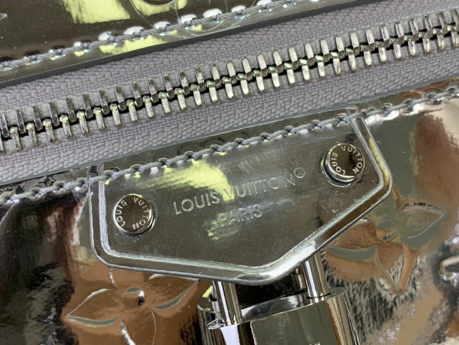 루이비통 베니티 체인 파우치 M26097 11.56.519cm 실버6.jpg