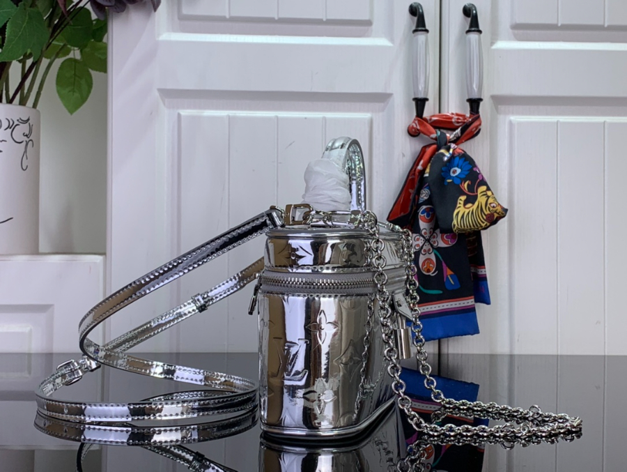 루이비통 베니티 체인 파우치 M26097 11.56.519cm 실버4.jpg