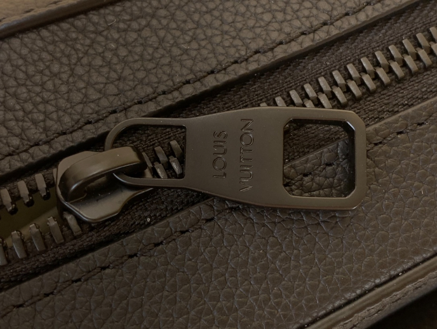 루이비통 보딩 메신저 M15265 18924cm 블랙6.jpg