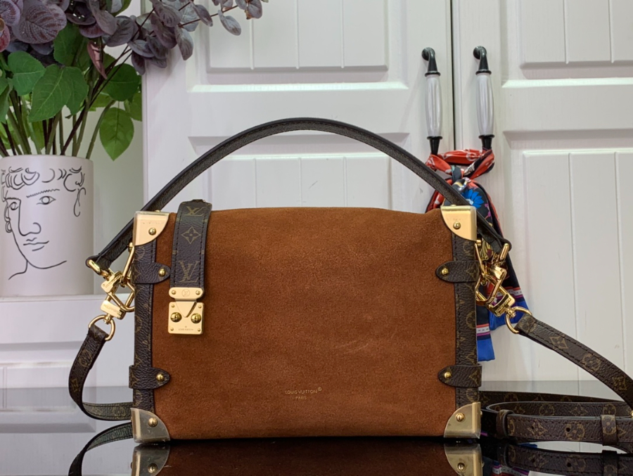 루이비통 사이드 트렁크 미디엄 M15072 168.523.5cm 브라운 스웨이드1.jpg