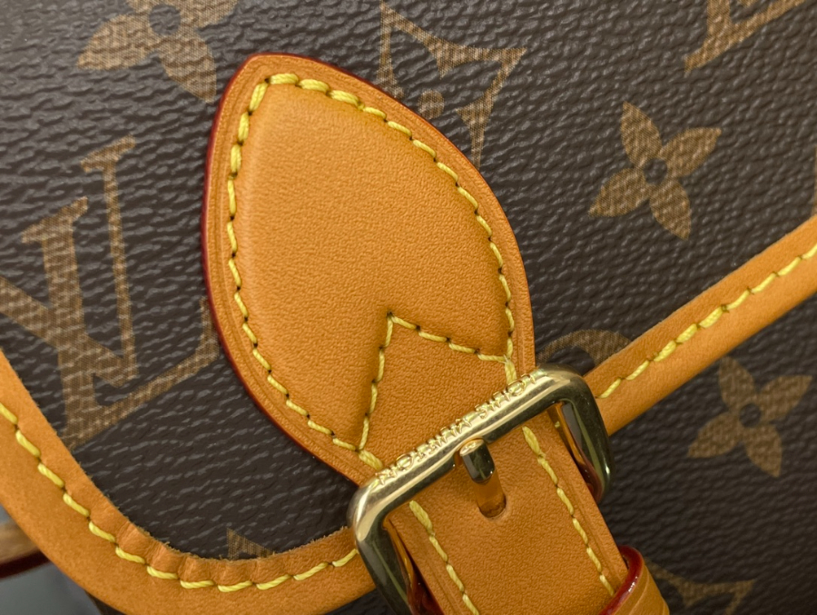 루이비통 사첼 웨어러블 월릿 M26805 15619.5cm7.jpg