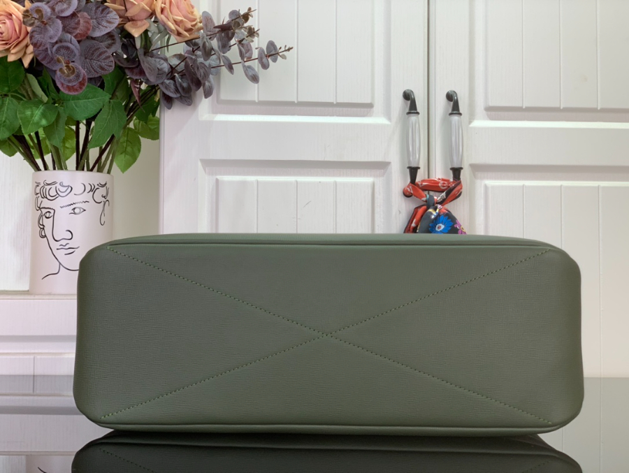 루이비통 쇼퍼 토트 미디엄 M26082 321640cm 다크 그린5.jpg