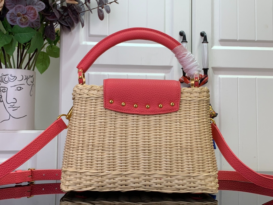 루이비통 카퓌신 BB M26004 27918cm 레드2.jpg