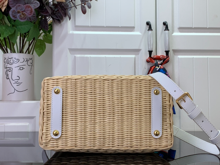 루이비통 카퓌신 BB M26004 27918cm 화이트5.jpg