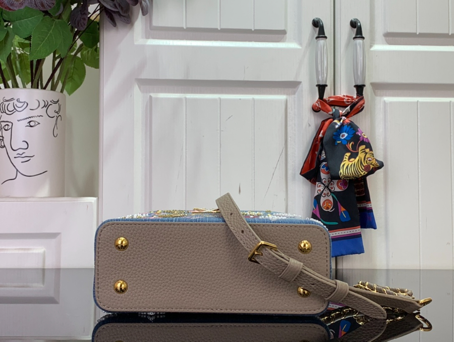 루이비통 카퓌신 미니 M12947 13.6821cm 갈색5.jpg