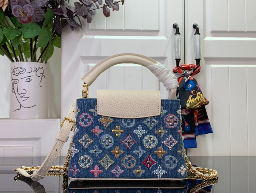 루이비통 카퓌신 미니 M12947 13.6821cm 아이보리2.jpg