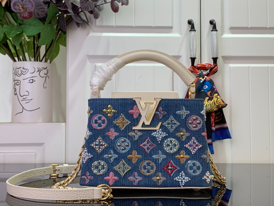 루이비통 카퓌신 미니 M12947 13.6821cm 아이보리1.jpg