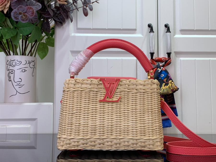 루이비통 카퓌신 미니 M14365 21814cm 레드1.jpg