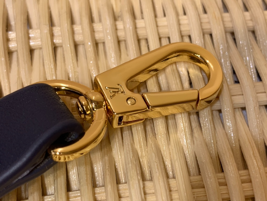 루이비통 카퓌신 미니 M26003 21814cm 블랙7.jpg