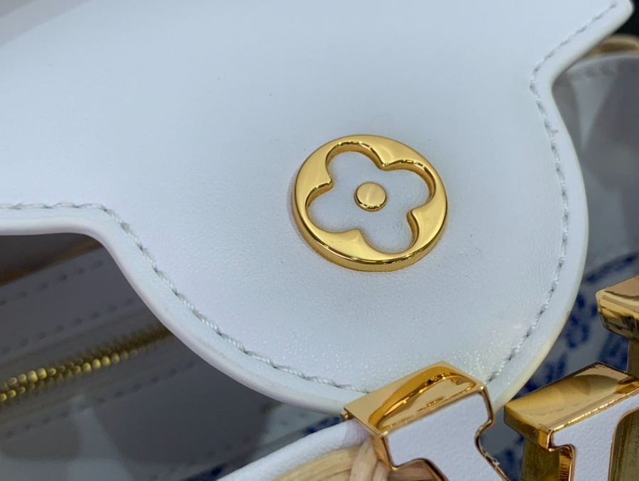 루이비통 카퓌신 미니 M26004 21814cm 화이트6.jpg