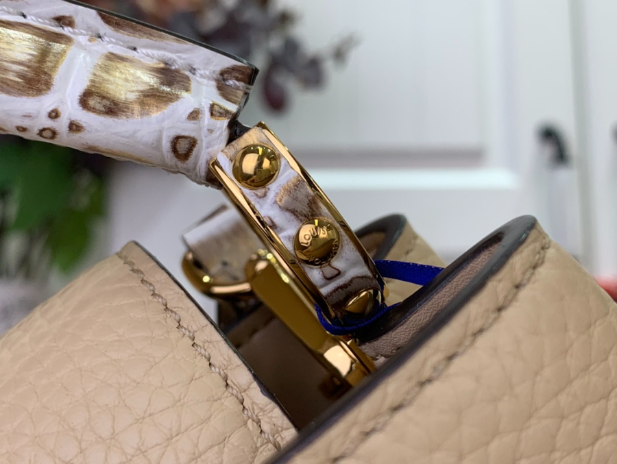 루이비통 카퓌신 미니 악어무늬 21148cm M86036 베이지6.jpg