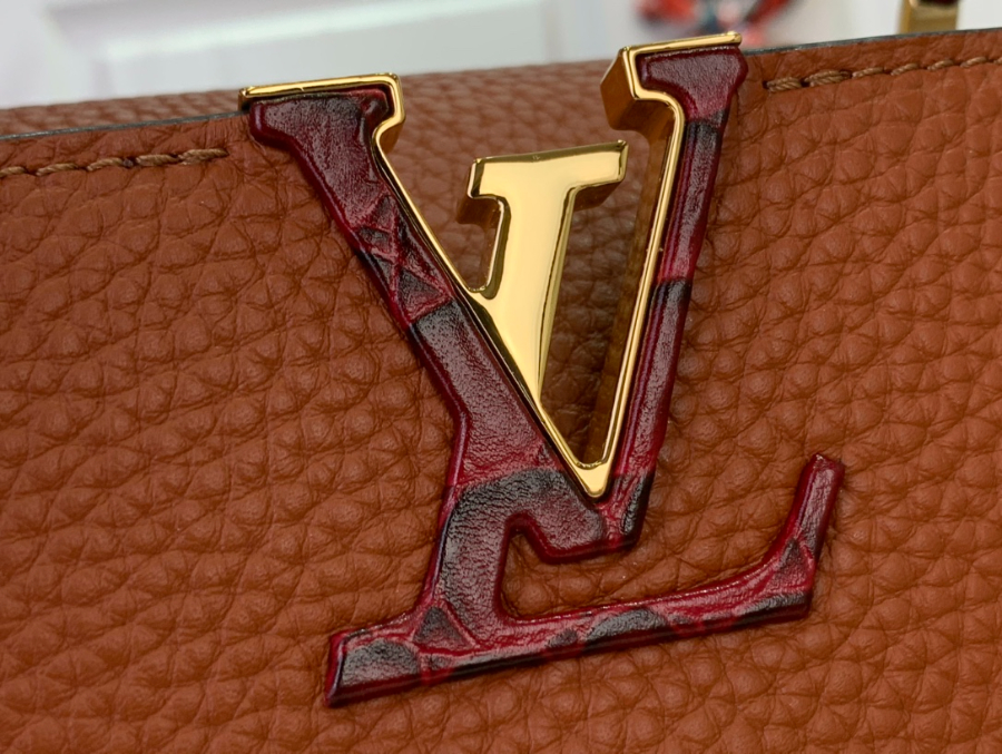 루이비통 카퓌신 미니 악어무늬 21148cm M86036 적갈색6.jpg