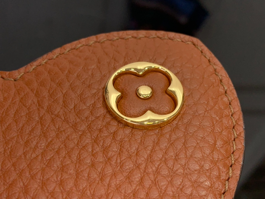 루이비통 카퓌신 미니 악어무늬 21148cm M86036 적갈색7.jpg