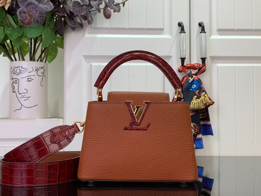 루이비통 카퓌신 미니 악어무늬 21148cm M86036 적갈색1.jpg
