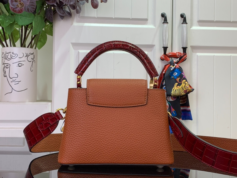 루이비통 카퓌신 미니 악어무늬 21148cm M86036 적갈색2.jpg
