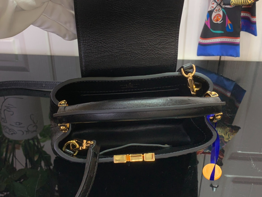 루이비통 카퓌신 미니 타조무늬 21148cm M94227 블랙3.jpg