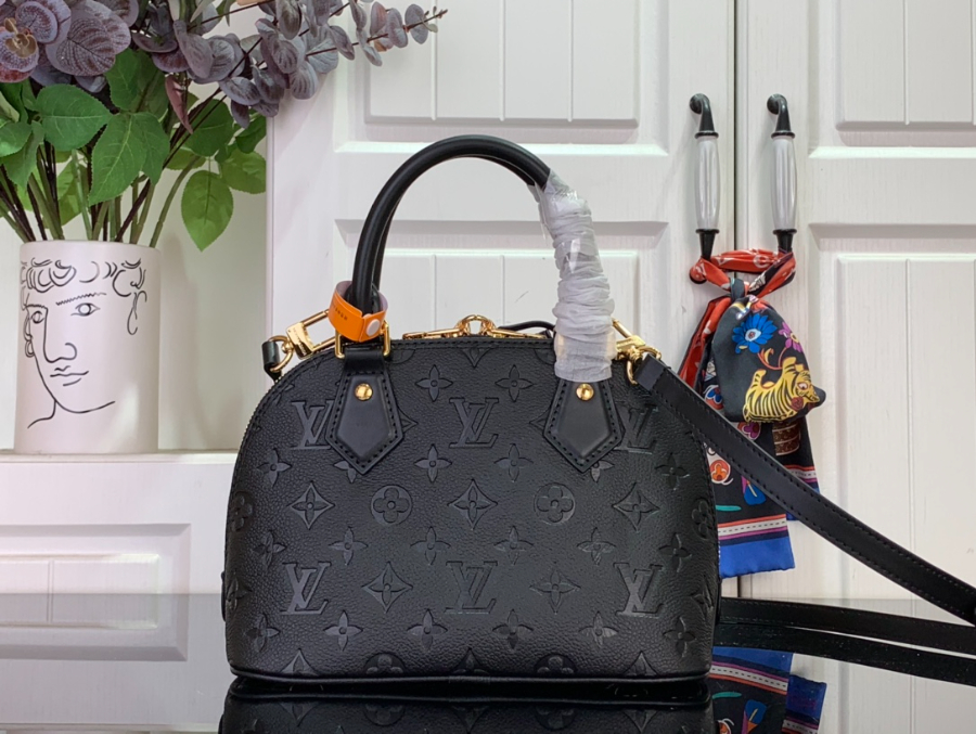 루이비통 알마 BB M26409 23.517.511.5cm 블랙2.jpg