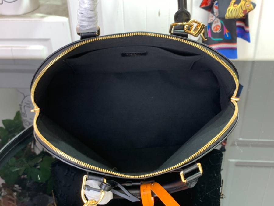 루이비통 알마 PM M26489 30.52114.5cm 블랙3.jpg