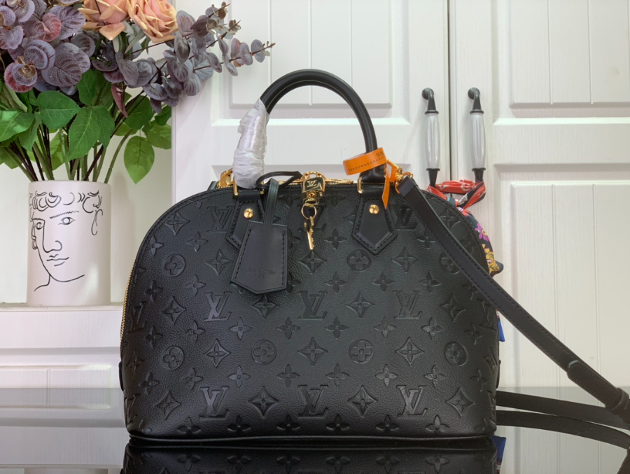 루이비통 알마 PM M26489 30.52114.5cm 블랙1.jpg