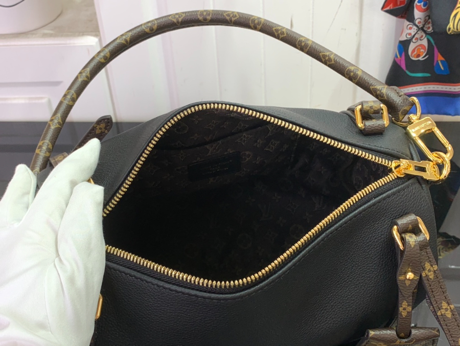 루이비통 익스프레스 PM 스몰 M26039 1713.526cm 블랙3.jpg