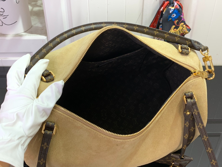 루이비통 익스프레스 미디엄 M26358 2418.536cm 베이지3.jpg