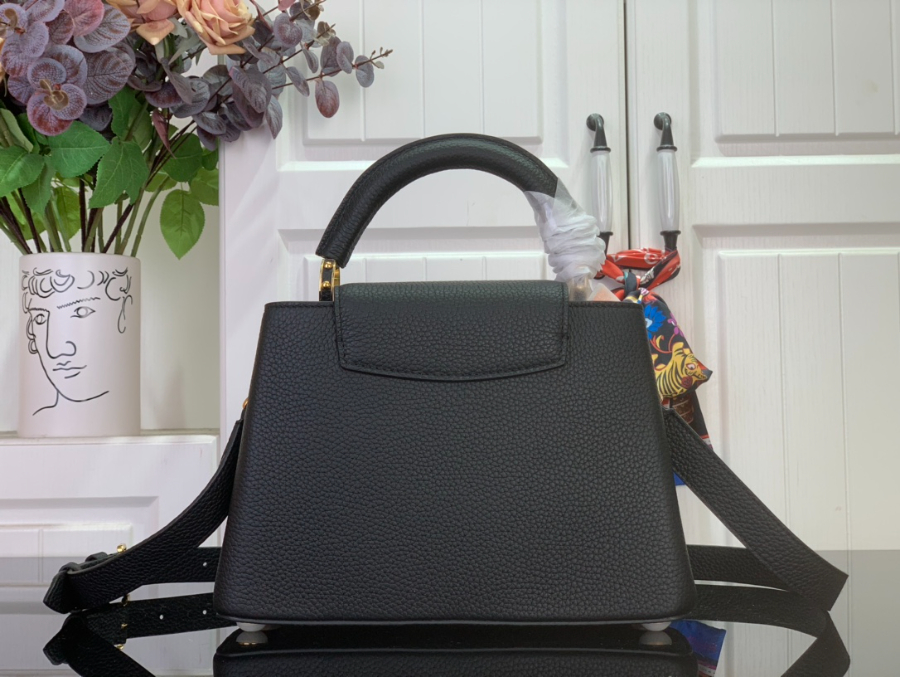 루이비통 카퓌신 bb M14971 17.3927cm 블랙2.jpg