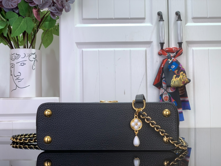 루이비통 카퓌신 BB M25611 27918cm 블랙5.jpg