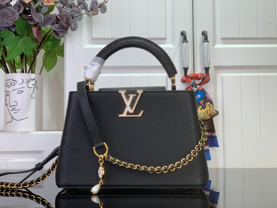 루이비통 카퓌신 BB M25611 27918cm 블랙1.jpg