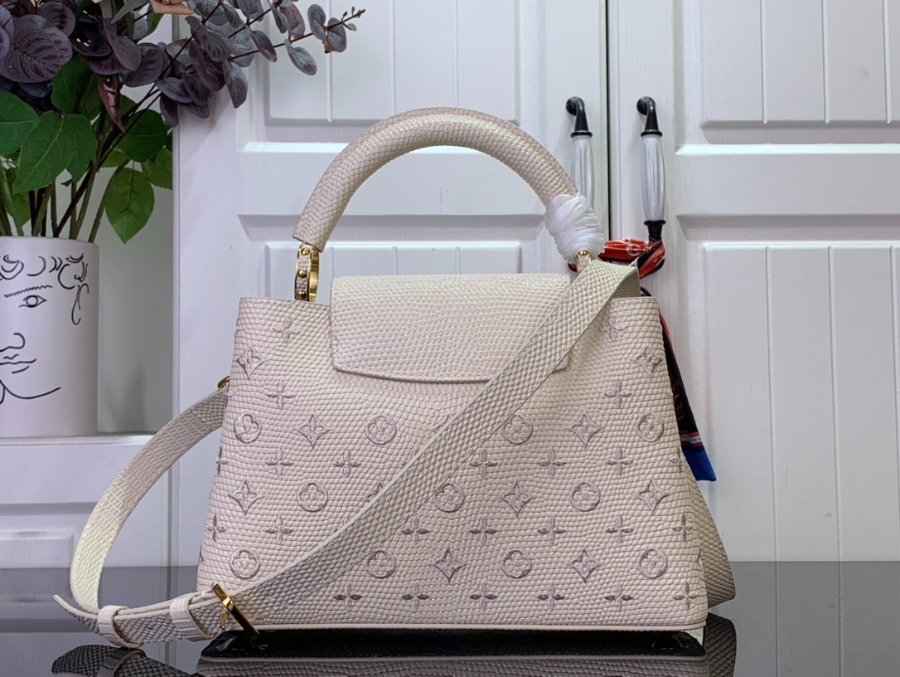 루이비통 카퓌신 BB 로고 자수 M48865 27917.3cm 화이트2.jpg