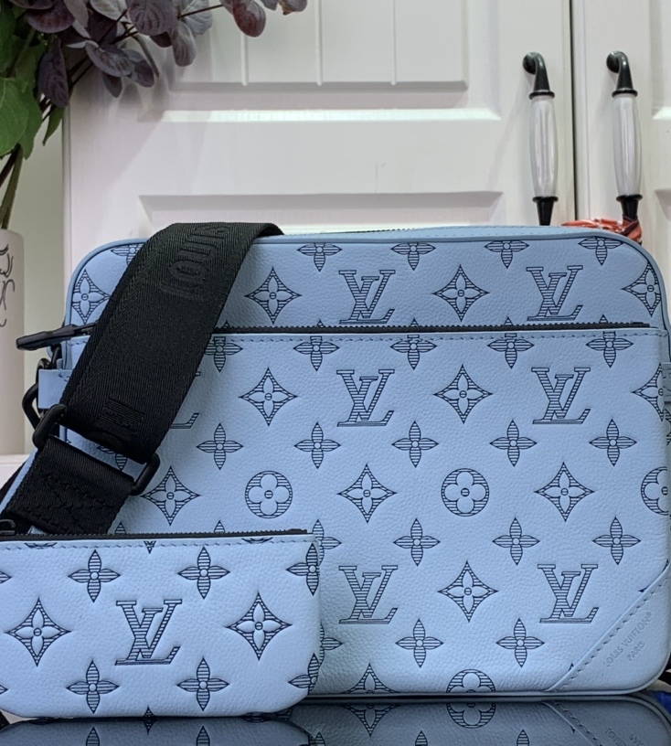 루이비통 트리오 메신저 M14781 2518.57cm1 (1).jpg