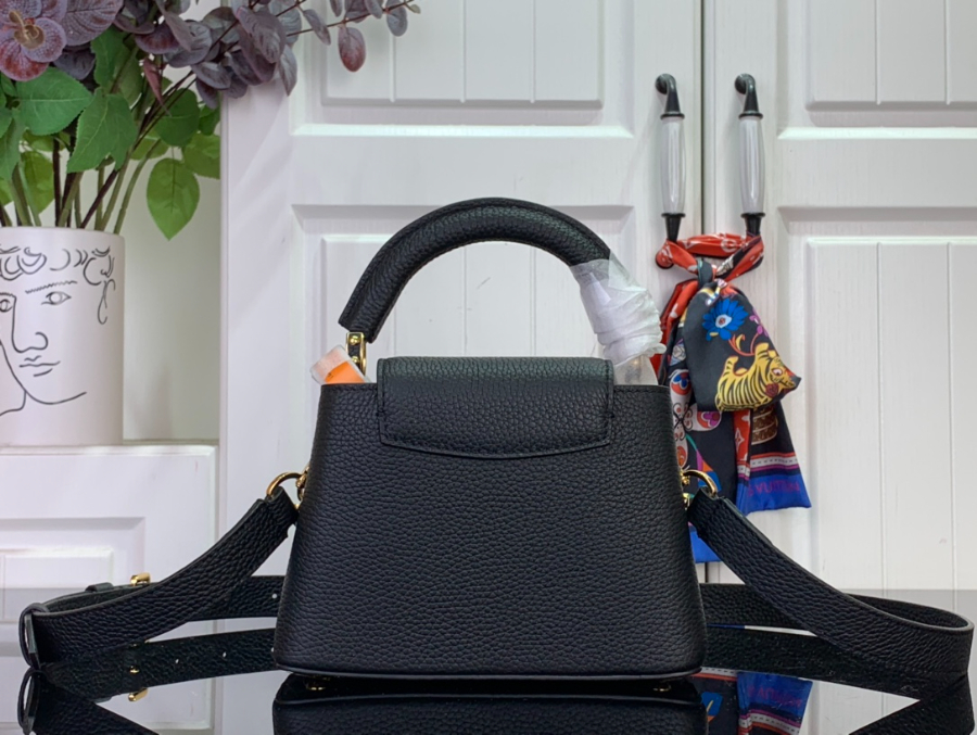 루이비통 카퓌신 미니 M14971 14821cm 블랙2.jpg