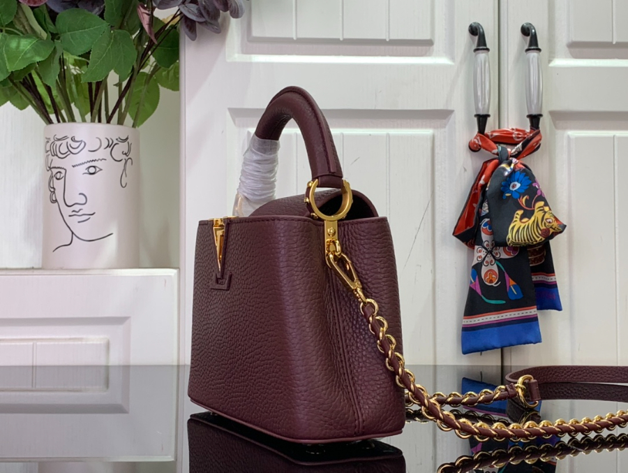 루이비통 카퓌신 미니 M25893 2113.68cm 와인4.jpg