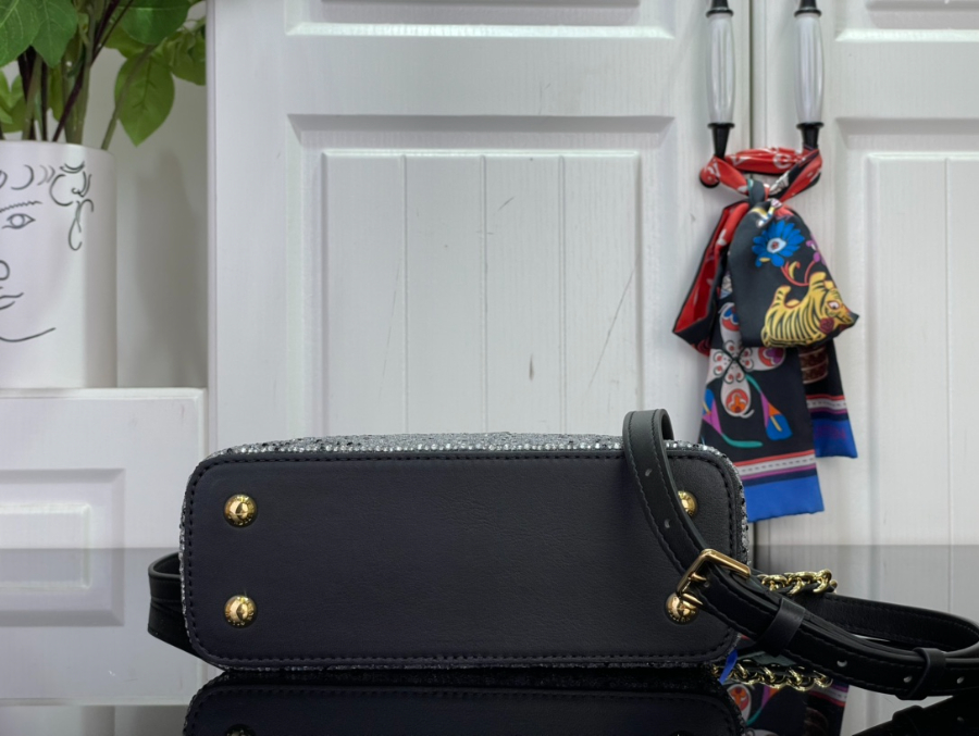 루이비통 카퓌신 미니 M83088 12822cm 블랙5.jpg