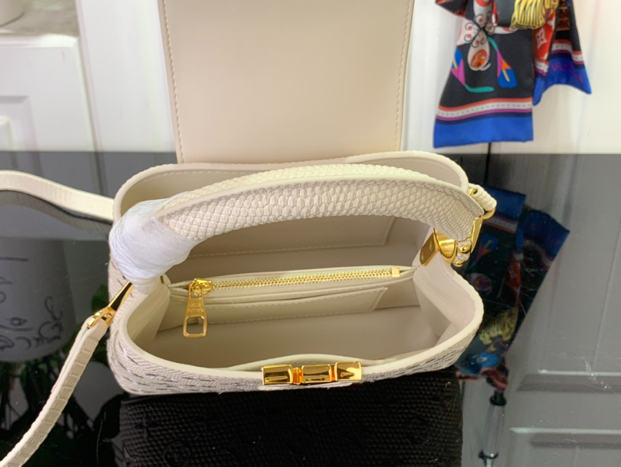 루이비통 카퓌신 미니 로고 자수 M48865 21813.6cm 화이트3.jpg