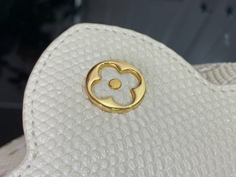 루이비통 카퓌신 미니 로고 자수 M48865 21813.6cm 화이트6.jpg