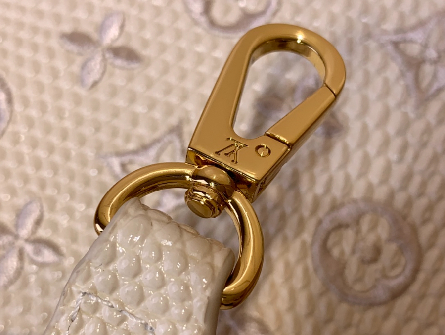 루이비통 카퓌신 미니 로고 자수 M48865 21813.6cm 화이트7.jpg