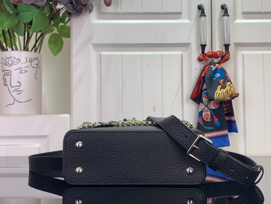 루이비통 카퓌신 미니 블랙5.jpg