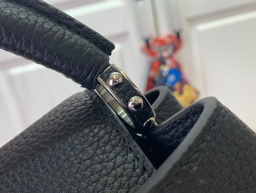 루이비통 카퓌신 미니 블랙6.jpg