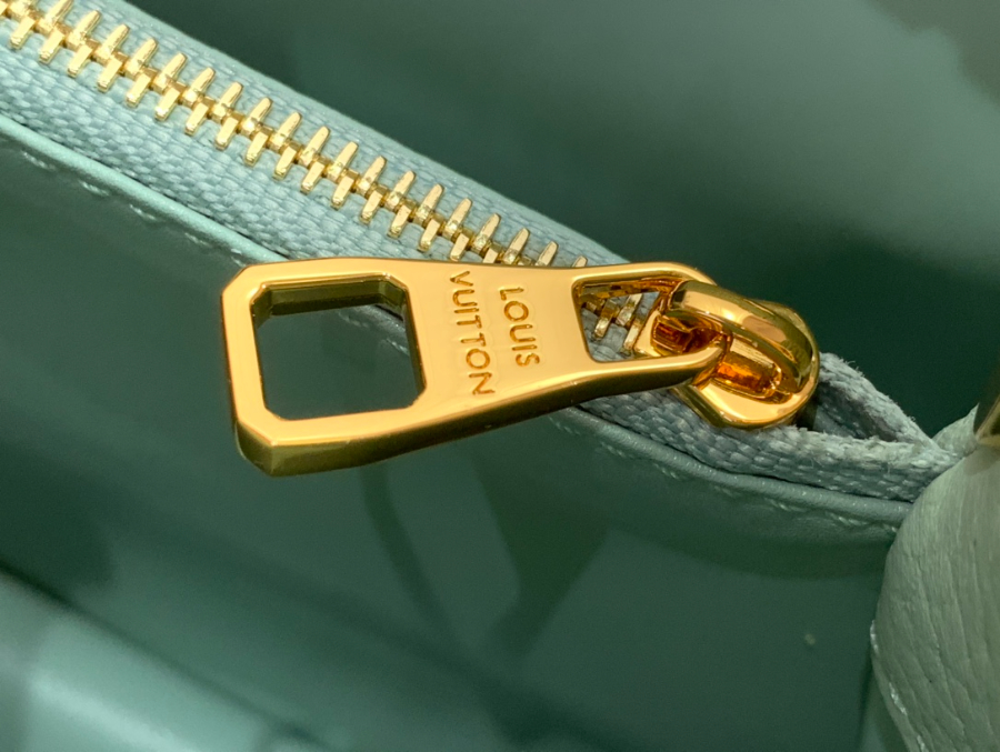 루이비통 카퓌신 스몰 17.3927cm M15157 연그린8.jpg