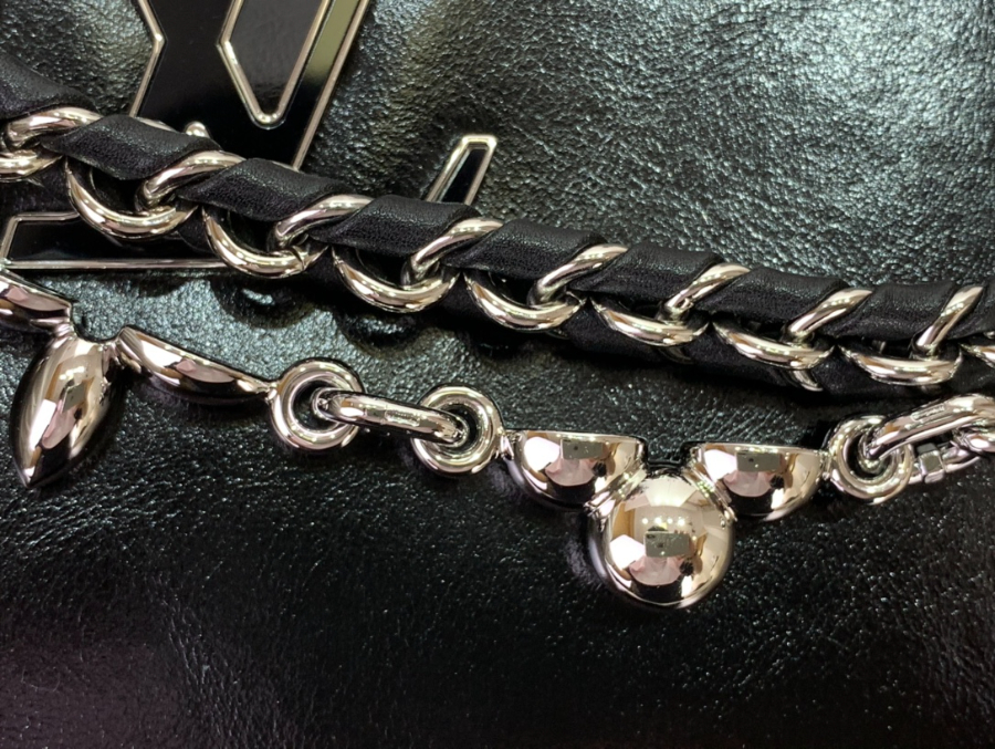 루이비통 카퓌신 이스트 웨스트 미니 M25492 14821cm 블랙7.jpg