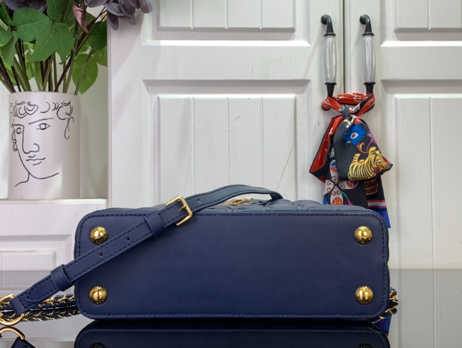 루이비통 카퓌신 이스트 웨스트 스몰 네잎클로버 M25283 17.3927cm 네이비5.jpg