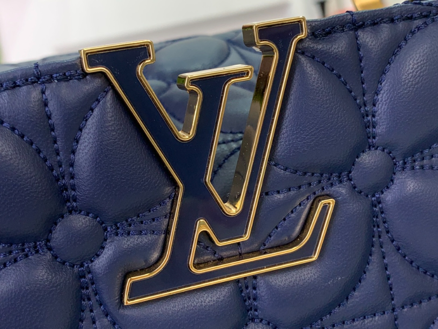 루이비통 카퓌신 이스트 웨스트 스몰 네잎클로버 M25283 17.3927cm 네이비6.jpg