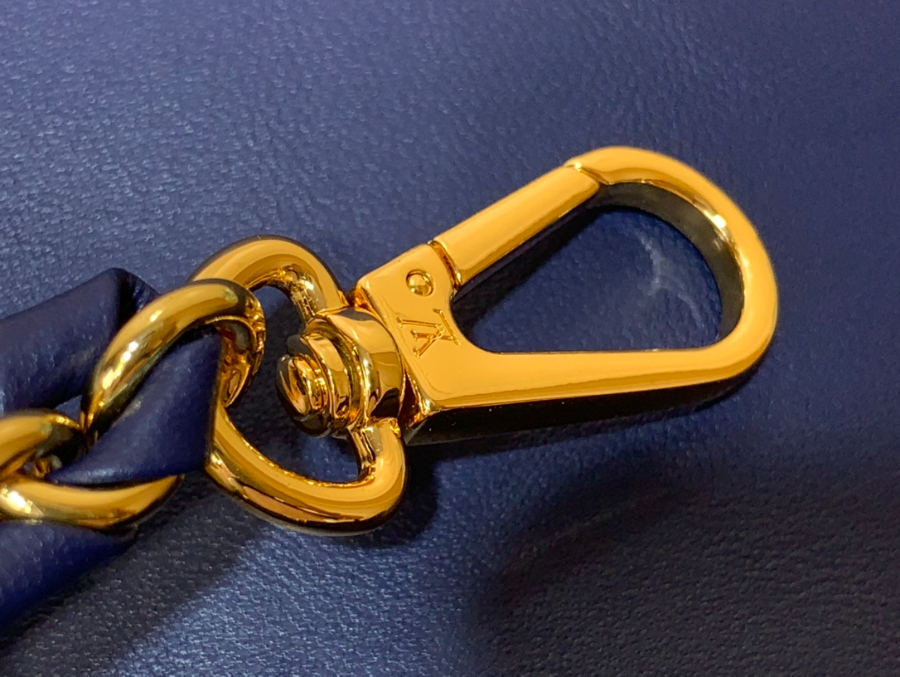 루이비통 카퓌신 이스트 웨스트 스몰 네잎클로버 M25283 17.3927cm 네이비8.jpg