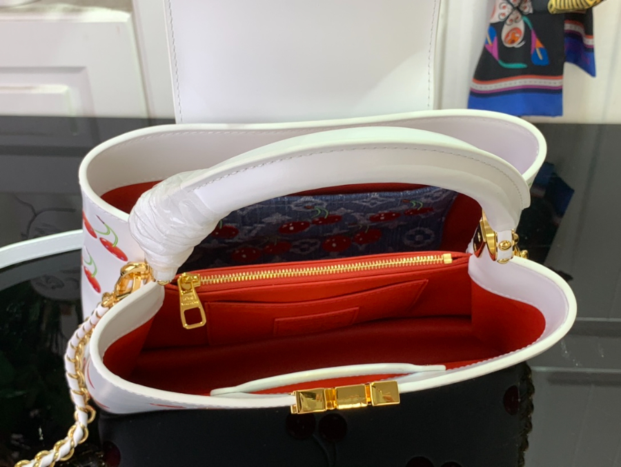 루이비통 LV x TM 카퓌신 BB 17.3927cm M13251 화이트3.jpg