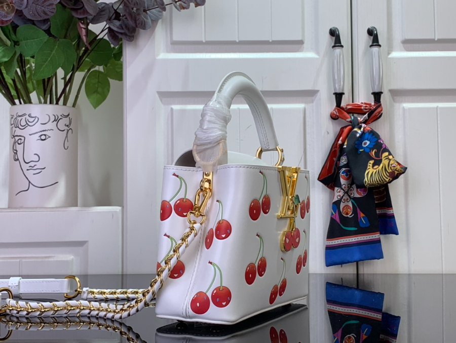 루이비통 LV x TM 카퓌신 미니 13.6821cm M13251 화이트2.jpg